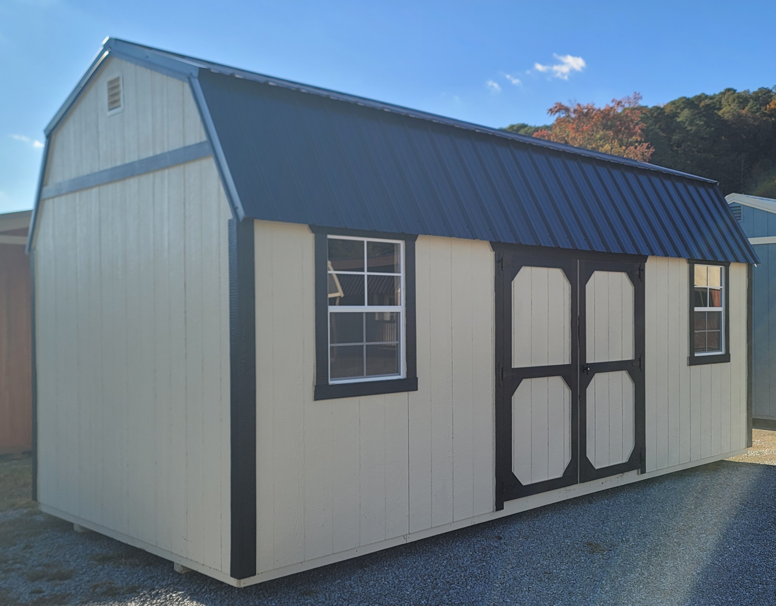 Side Lofted Barn