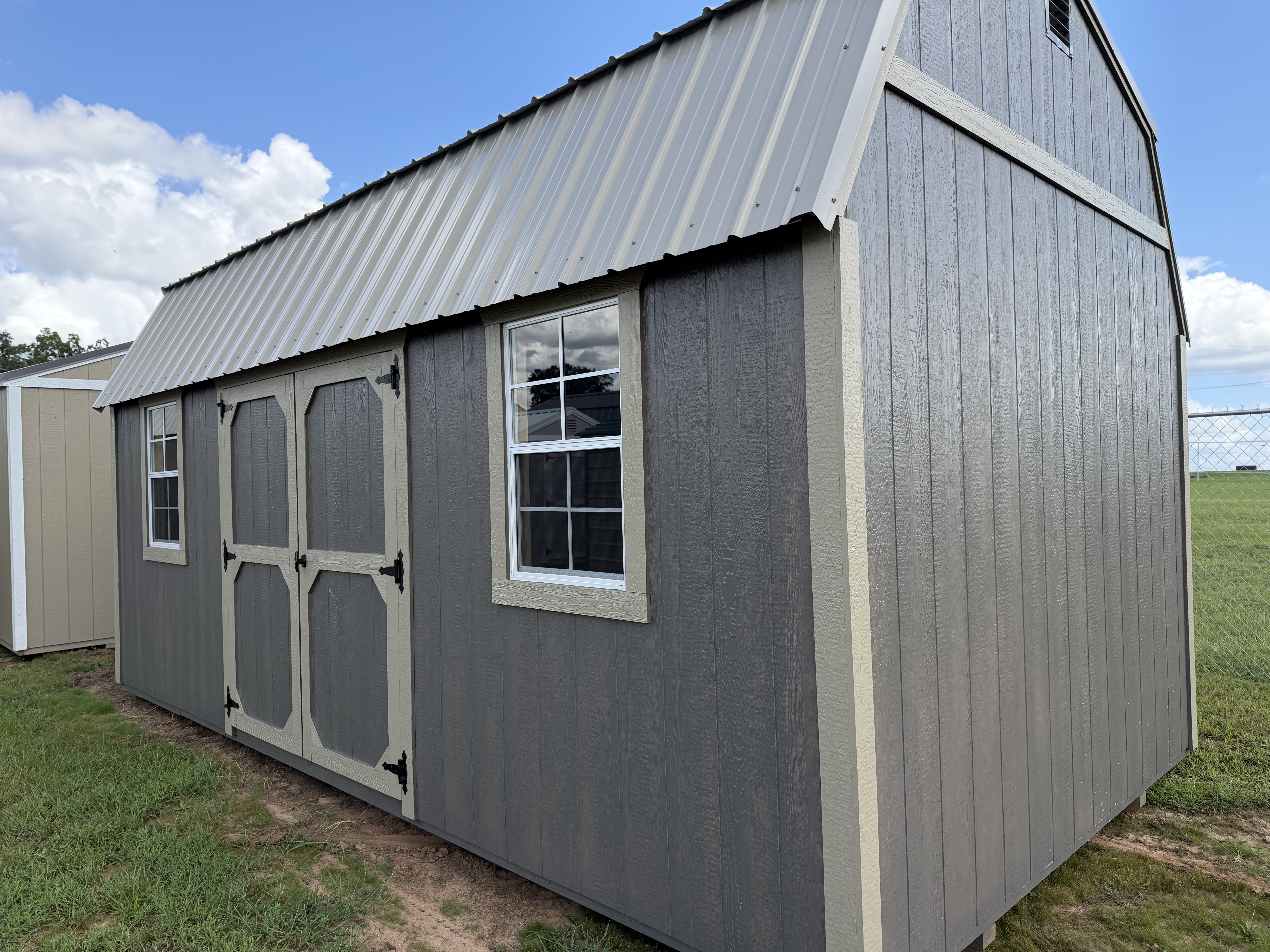Side Lofted Barn